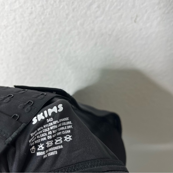 NWOT Skims Smoothing Intimates Smoothing Strapless Bra Onyx Womens Size 34D - Picture 4 of 4